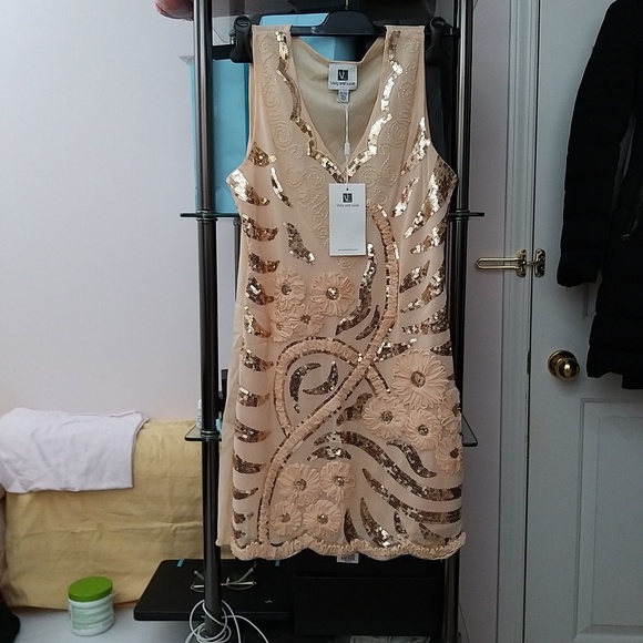 NEW Vicky & Lucas Charlotte Floral Sequin Dress in Beige- one size - Picture 1 of 16